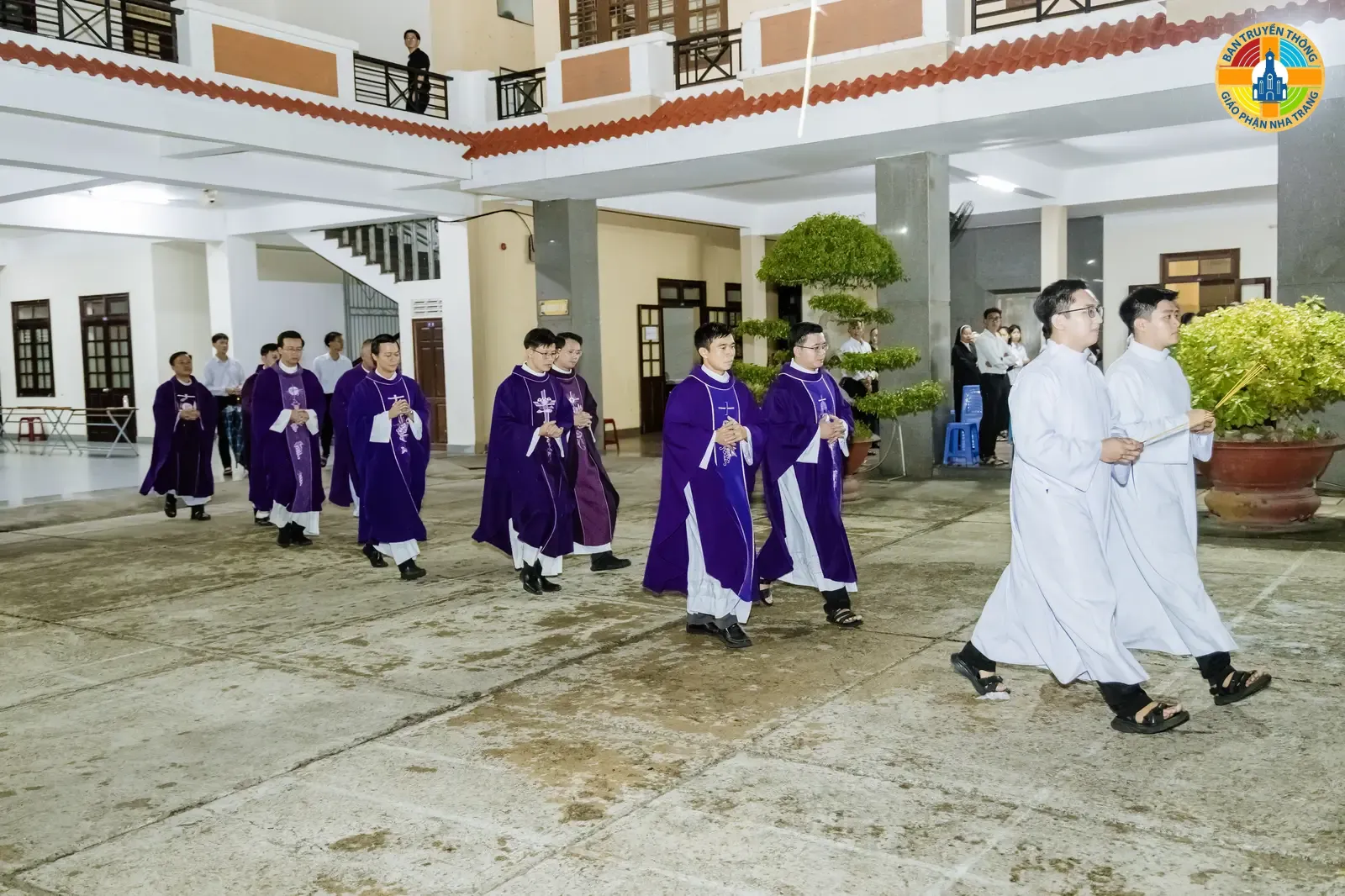Hình Ảnh Giáo xứ Vinh Trang trong Thánh Lễ cầu nguyện cho Linh Hồn Linh Mục PHAOLÔ TRƯƠNG ĐỨC THẮNG - Ảnh 2